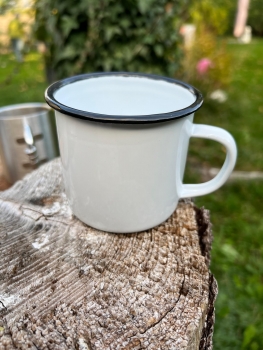 Emaille-Tasse in weiß-schwarz, ca. 350 ml, outdoor