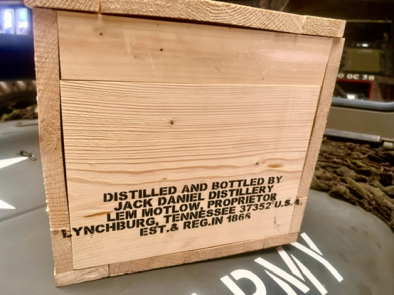 Jack Daniels Transportkiste im WK2 Still